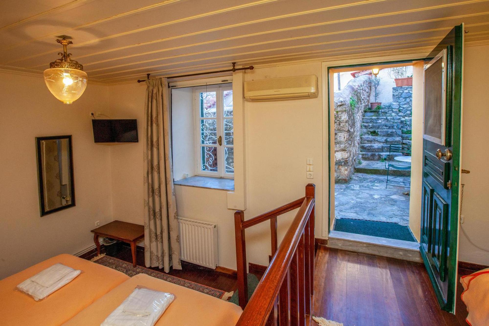 Byron Traditional Hotel Нафплион Стая снимка