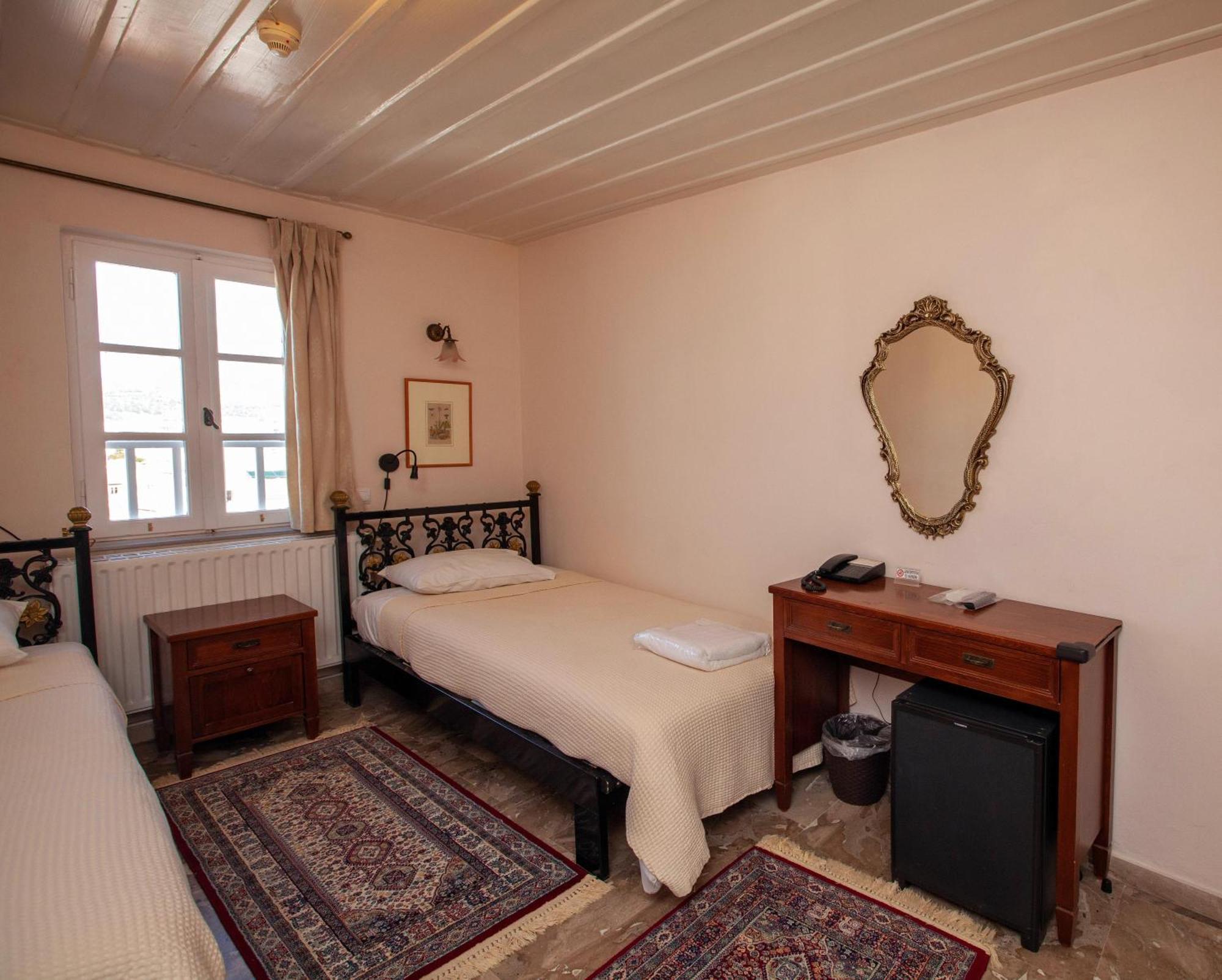 Byron Traditional Hotel Нафплион Стая снимка