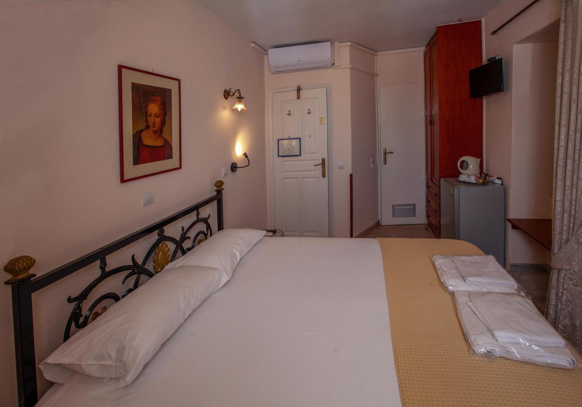 Byron Traditional Hotel Нафплион Стая снимка