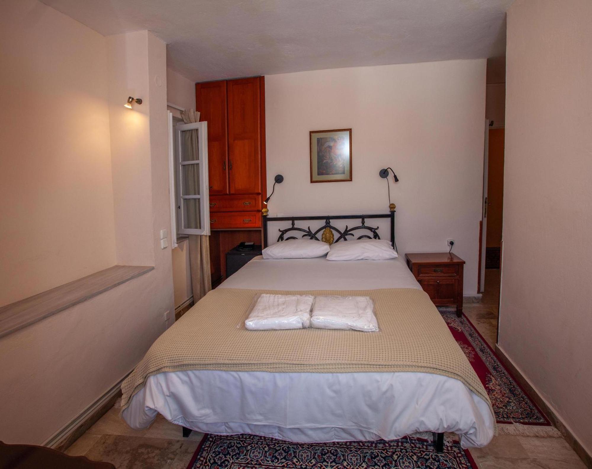 Byron Traditional Hotel Нафплион Стая снимка