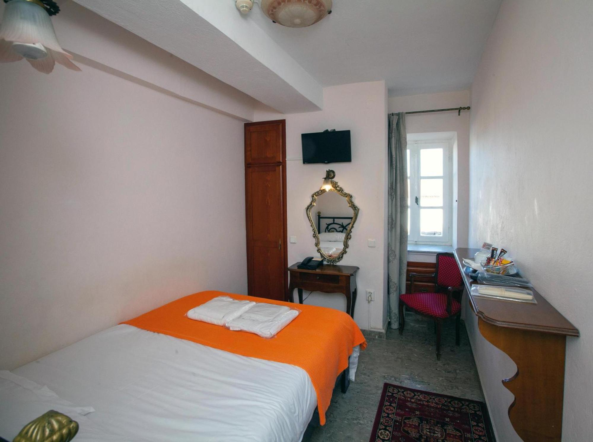 Byron Traditional Hotel Нафплион Стая снимка