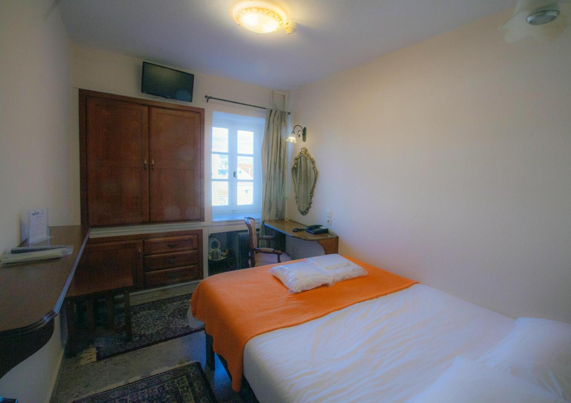 Byron Traditional Hotel Нафплион Стая снимка