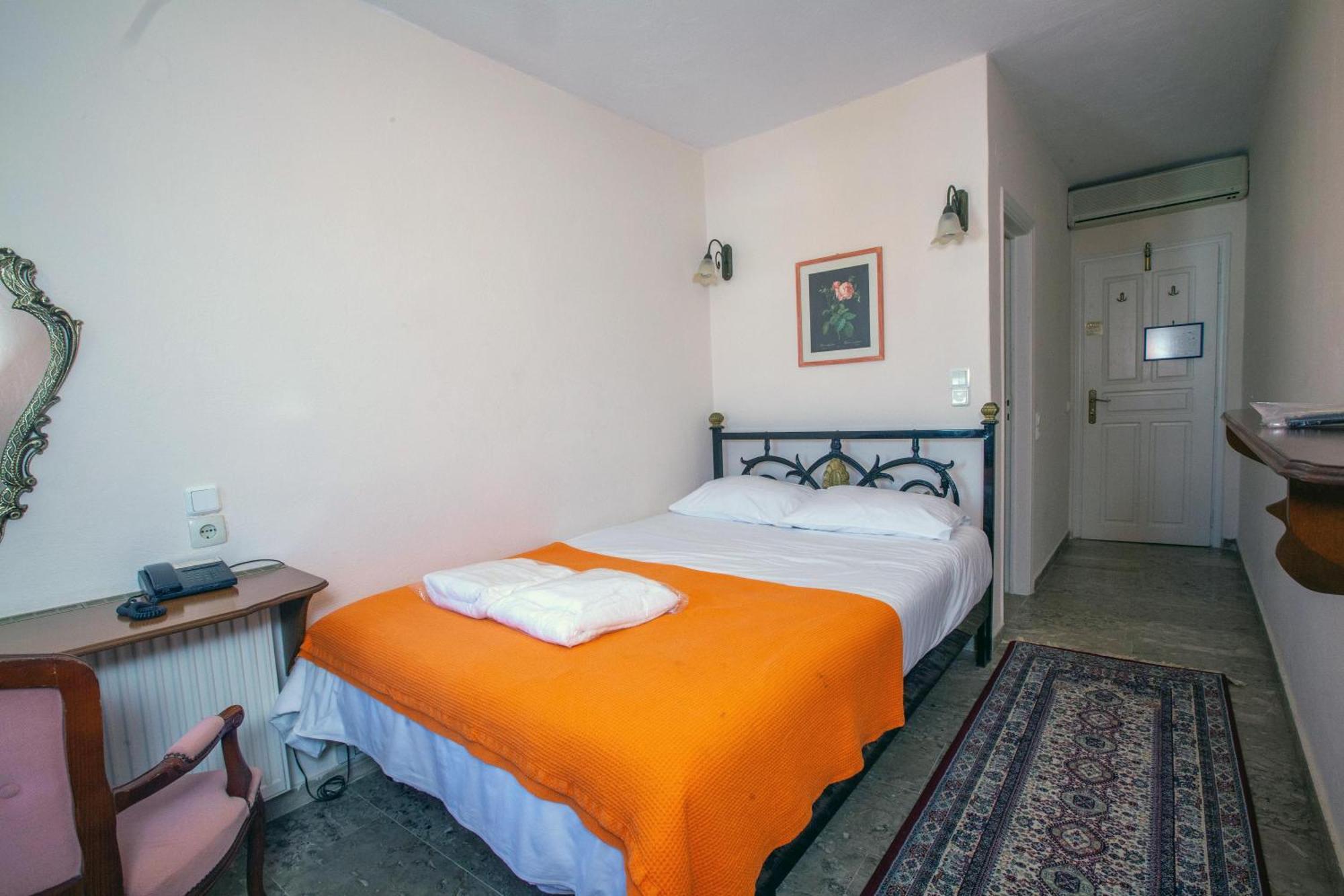 Byron Traditional Hotel Нафплион Стая снимка
