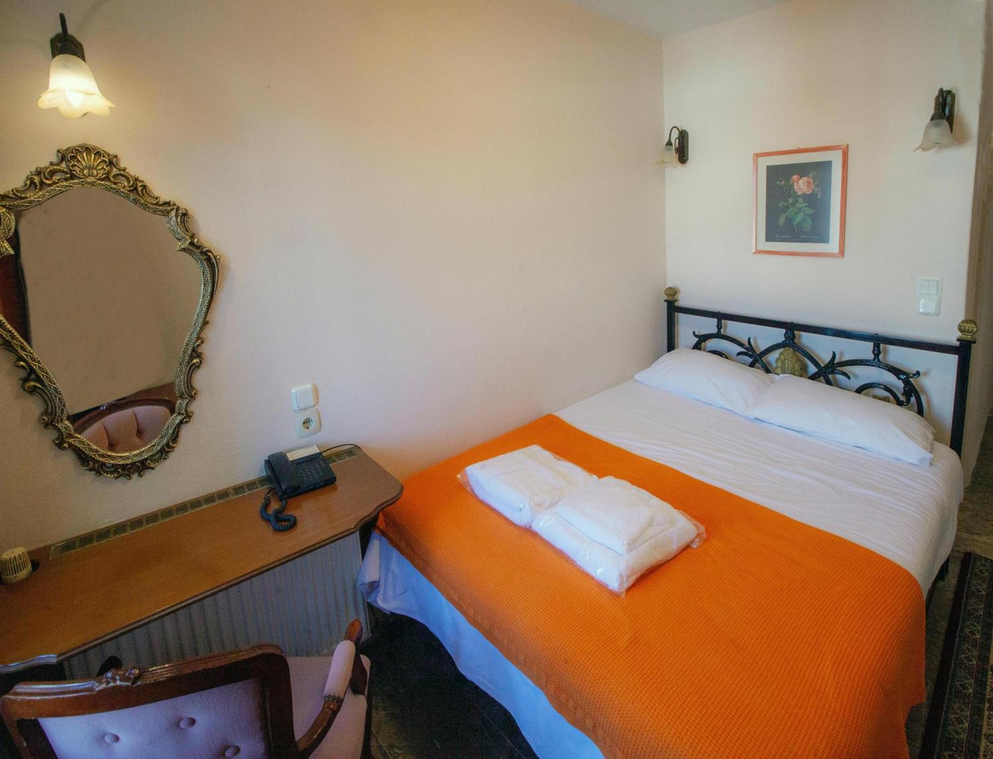 Byron Traditional Hotel Нафплион Стая снимка
