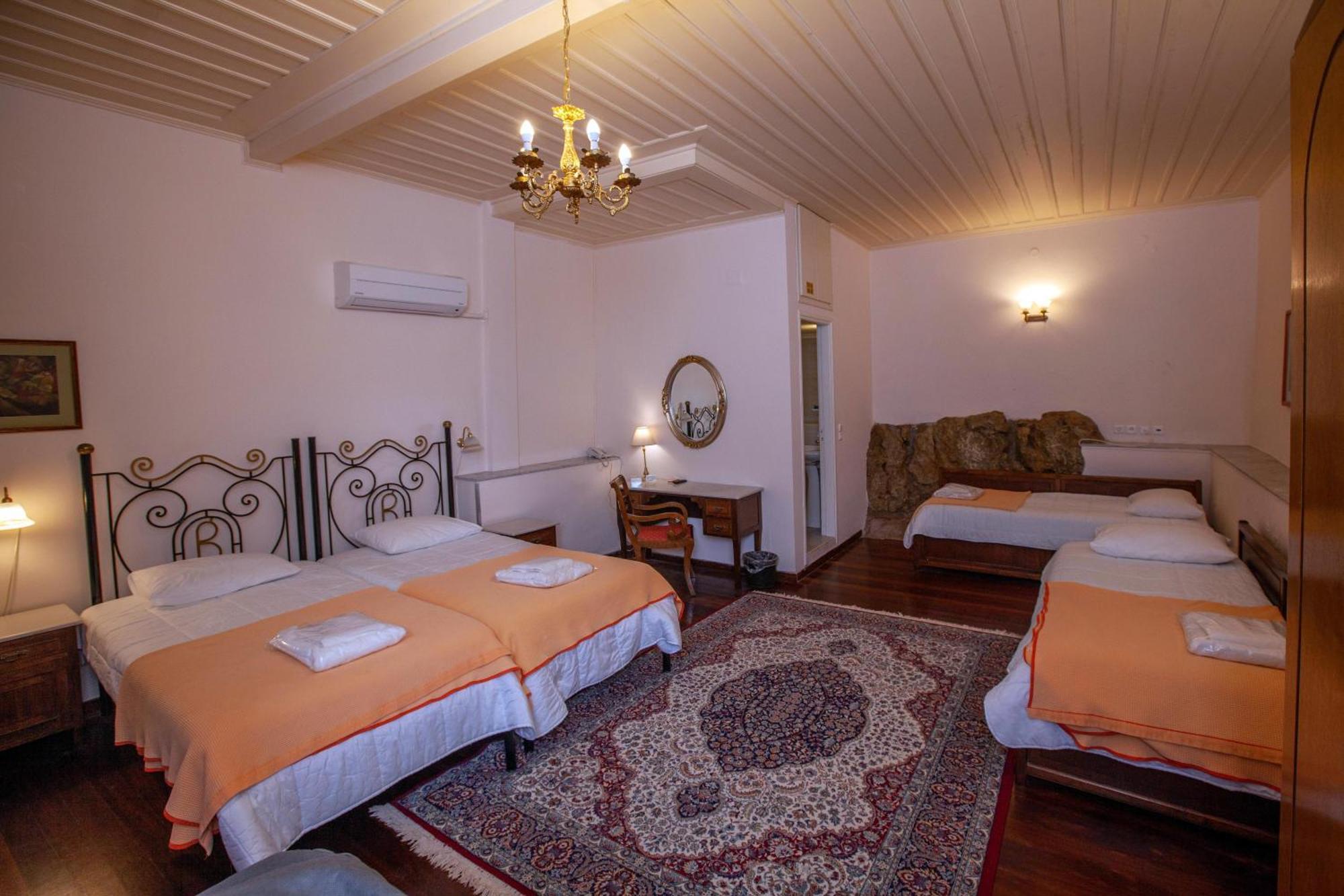 Byron Traditional Hotel Нафплион Стая снимка