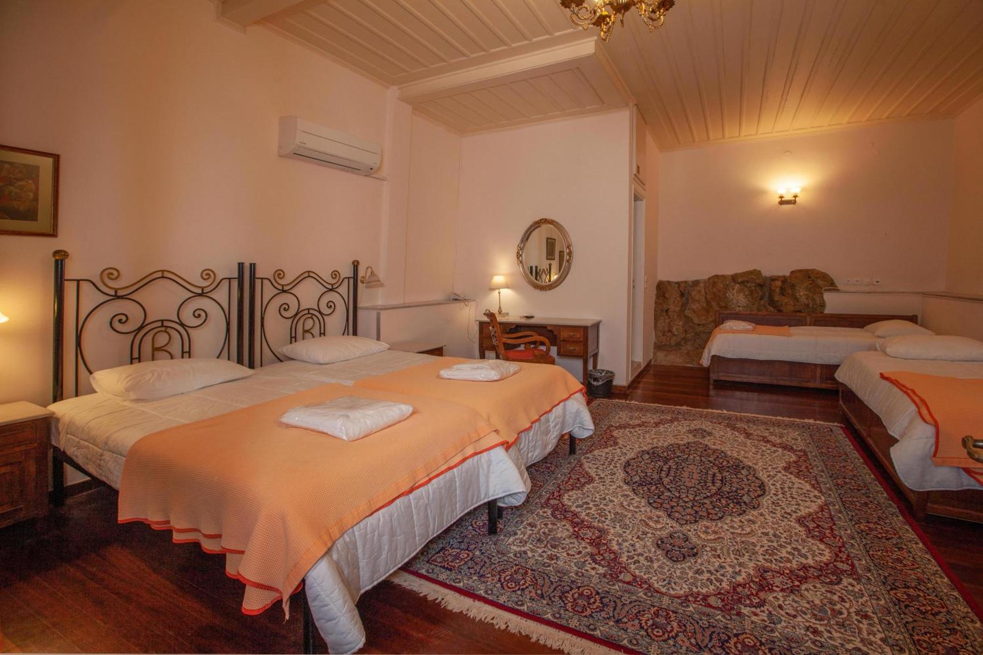 Byron Traditional Hotel Нафплион Стая снимка