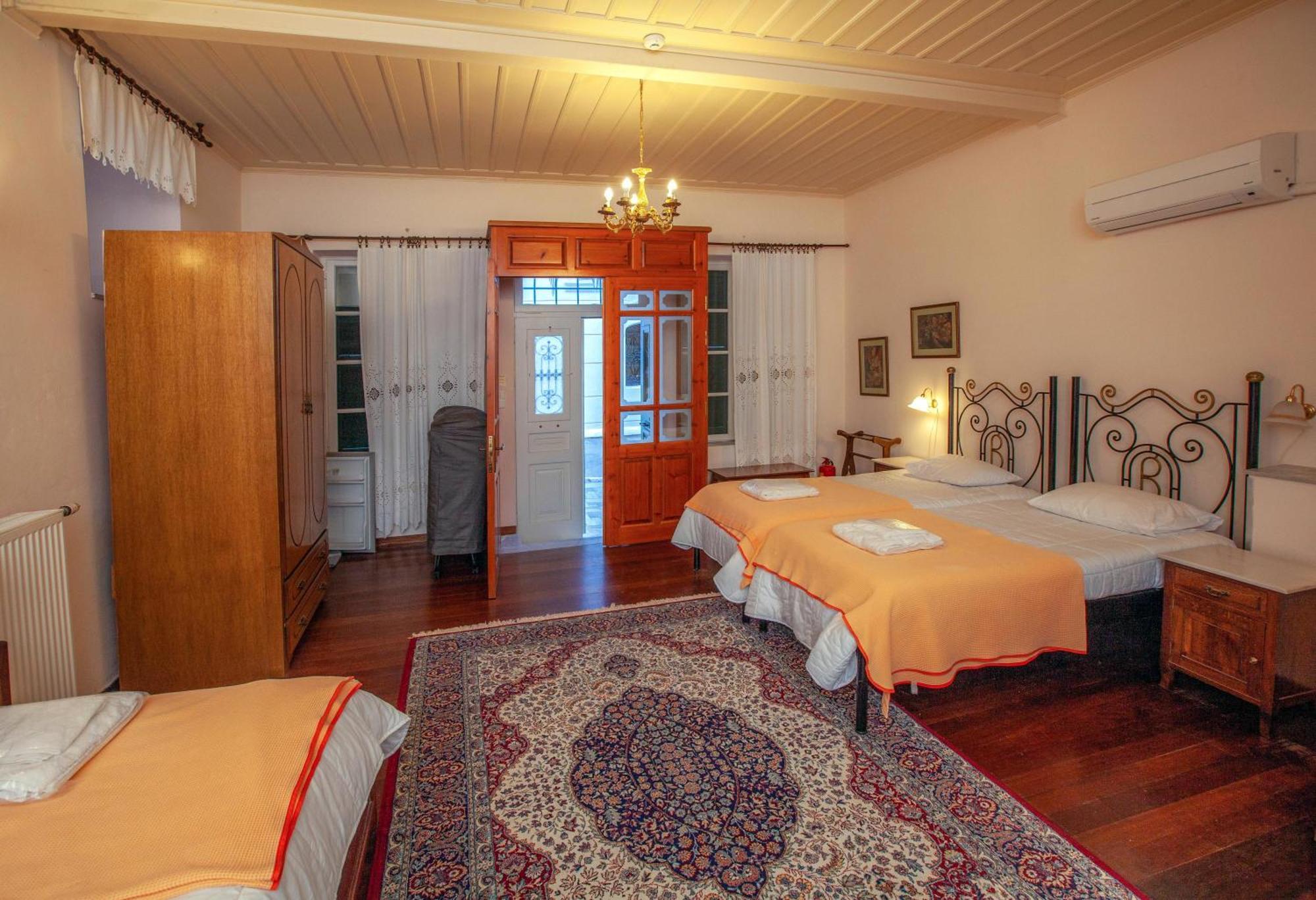 Byron Traditional Hotel Нафплион Стая снимка
